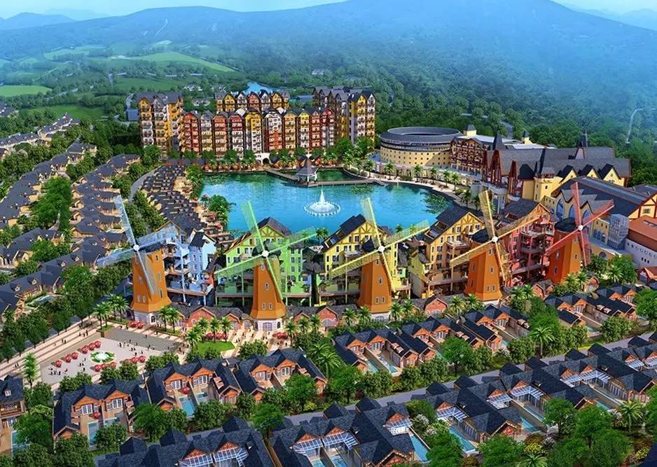 古兜温泉小镇群山环抱的温泉度假区全景实拍照片
